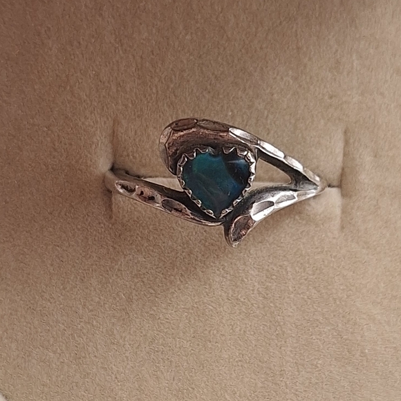 WM Co. Sterling Silver Heart-Shaped Abalone Ring – Size 5 - Picture 5 of 9